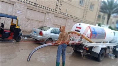 حملات مكبرة لرفع مياه الأمطار من شوارع كفر الشيخ