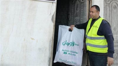 توزيع ١٣ طن لحوم و١٥٠٠ بطانية على الأسر الأولى بالرعاية بالبحيرة 