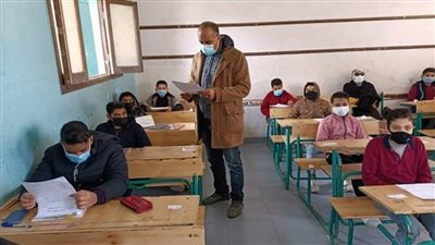 طلاب المراحل التعليمية المختلفة يؤدون الامتحانات بعدة محافظات