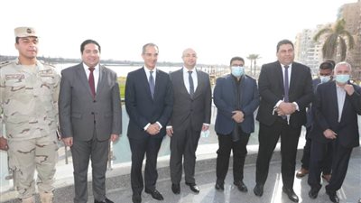 محافظ بني سويف يصطحب وزير الاتصالات في جولة تفقدية لمشروع تطوير كورنيش النيل