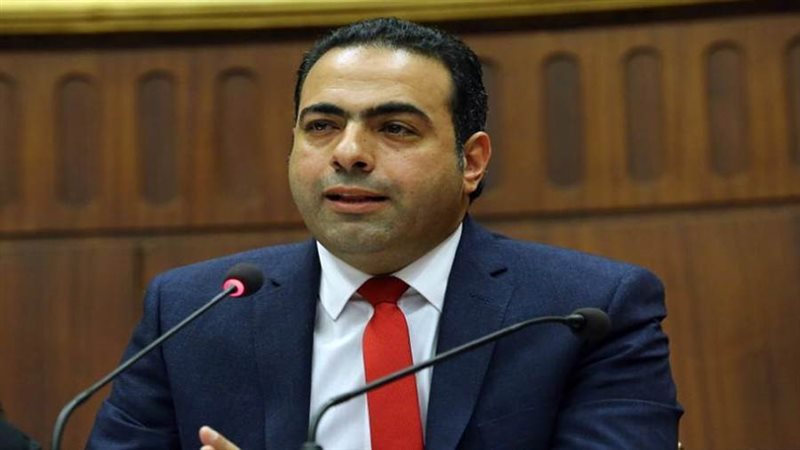 الدكتور محمود حسين