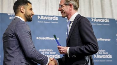    وزيرة الهجرة تهنيء الطبيب المصري دانيال نور لفوزه بشخصية العام فئة الشباب على مستوى أستراليا