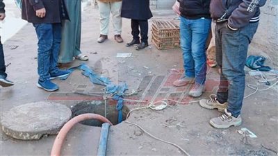 الاستعانة بالغواطس الكهربائية لتطهير خطوط الصرف الصحي ببلطيم