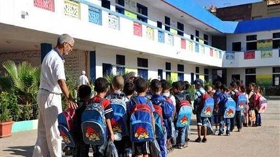 استبعاد مدير مدرسة ابتدائية بالخانكة لقيامه ببيع التغذية المدرسية فى السوق السوداء