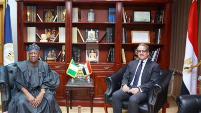 العنانى يلتقى وزير الثقافة والإعلام والسياحة النيجيرى