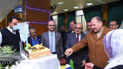 محافظ أسيوط يهنئ الدكتور 