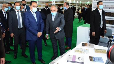 رئيس الوزراء يتفقّد جناح دار الإفتاء في معرض القاهرة الدولي للكتاب
