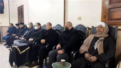 محافظ الشرقية يؤدي واجب العزاء لأسرة شهيد الواجب الوطني بأبو كبير 