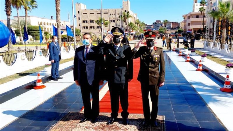 محافظ البحيرة يقدم