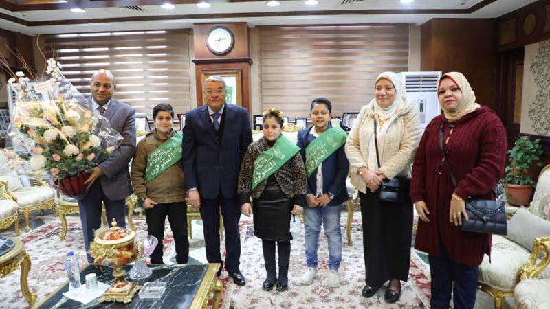 وفد من الطلاب يقدم