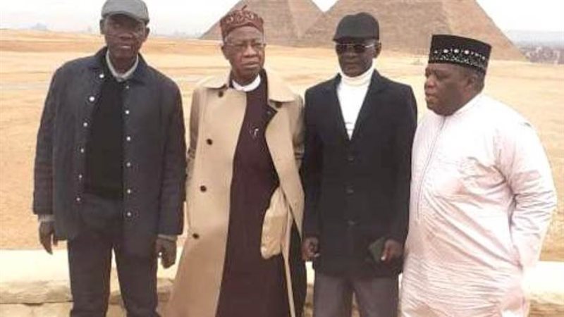 وزير السياحة والإعلام