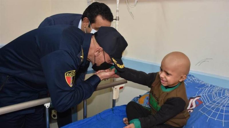 أمن الشرقية يوزع