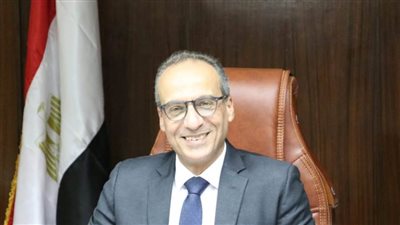 الحاج علي: إقبال جماهيري غير مسبوق على إصدارات هيئة الكتاب بالمعرض.. (صور)