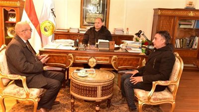 محافظ أسيوط يناقش استعدادات قطاع التوسع الأفقي لمواجهة السيول والأمطار