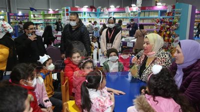 إقبال جماهيري على جناح الطفل بمعرض الكتاب