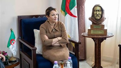 وزيرة للثقافة والفنون الجزائرية تزور المتحف القومي للحضارة