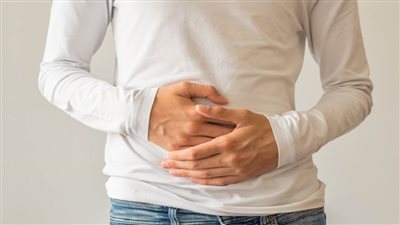 7 أسباب شائعة لآلام المعدة بعضها يتطلب رعاية طبية طارئة