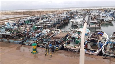 توقف حركة الصيد ببرج البرلس لليوم السادس لسوء الأحوال الجوية