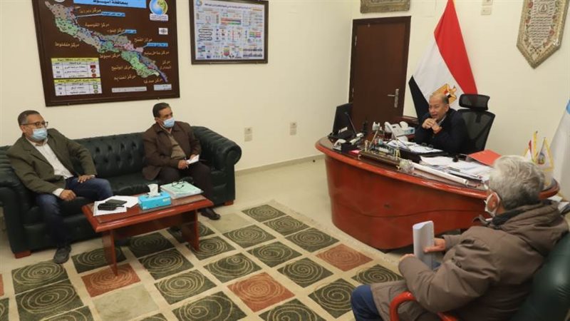 مياه أسيوط تناقش