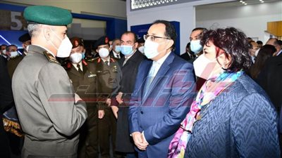 إقبال جماهيرى على جناح وزارة الدفاع بمعرض القاهرة للكتاب