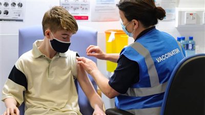 بريطانيا ستبدأ في تطعيم الأطفال من سن 5 إلى 11 ضد كورونا