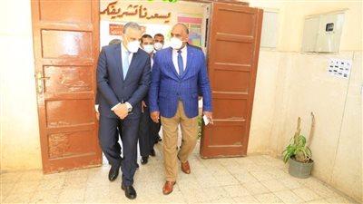 محافظ سوهاج يتفقد لجان امتحانات الشهادة الإعدادية