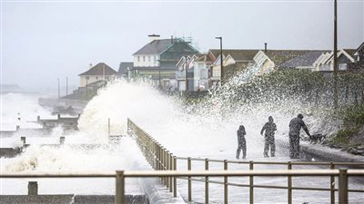 عاصفة جديدة تضرب بريطانيا بسرعة رياح تصل لـ90 ميلا في الساعة