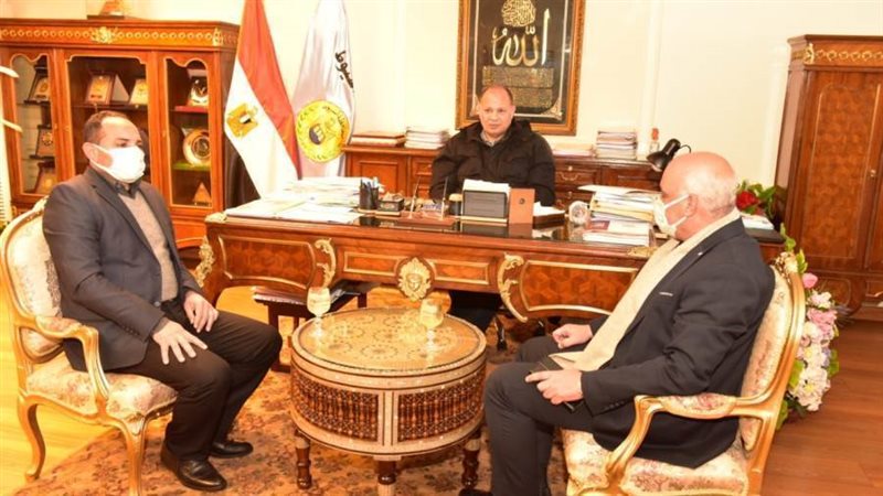 محافظ أسيوط يلتقي