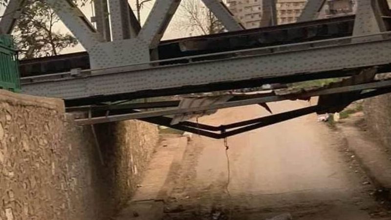 سقوط أجزاء من أسفل