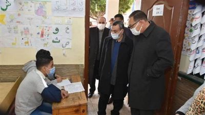 محافظ الشرقية يتفقد لجان امتحانات الشهادة الإعدادية للفصل الدراسي الأول بمنيا القمح 