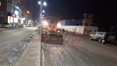 إزالة مخلفات الأمطار من شوارع عاصمة كفر الشيخ