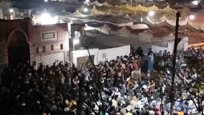 الآلاف يشيعون جنازة أسرة كاملة لقوا مصرعهم خنقًا بالغاز بمسقط رأسهم بطوخ
