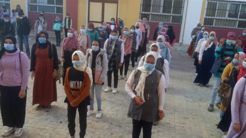 توافد الطلاب لأداء