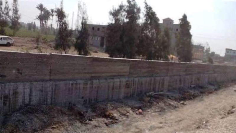 إنشاء حائط ساند بمصرف