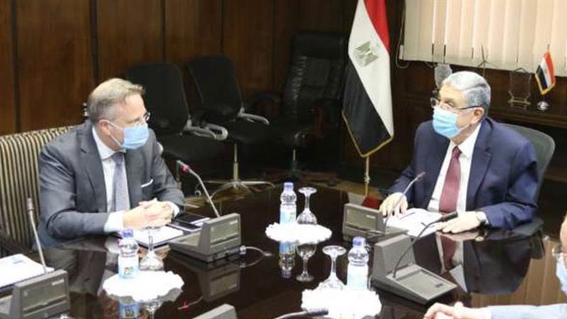 وزير الكهرباء يبحث
