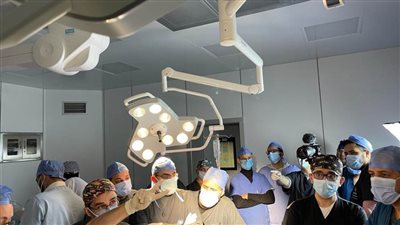 علاج ثلاث حالات مرضى الأكاليزيا بدون جراحة