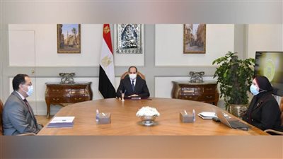 الرئيس السيسى يوجه بالاستمرار في تشجيع إنشاء المجمعات الصناعية على مستوى الجمهورية