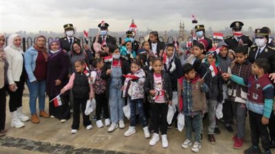 الداخلية تنظم زيارة لأبناء الشهداء وطلبة المدارس والأيتام لمتحف الشرطة