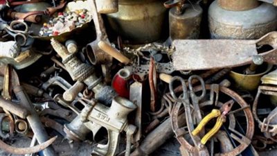 ضبط صاحب مخزن بالأقصر لحيازته كميات من المهمات الخاصة بالسكة الحديد