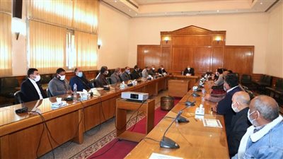 وزير الري يكرم القائمين على تنفيذ أعمال خفض المناسيب في بحيرة وادي مريوط