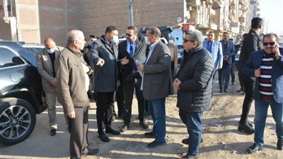 محافظ الدقهلية يتفقد شوارع المنصورة ويوجه برصفها