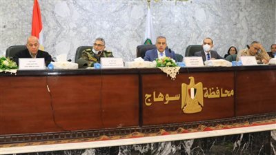 محافظ سوهاج يترأس الاجتماع الدوري لمناقشة الموقف التنفيذي لمشروعات المبادرة الرئاسية 