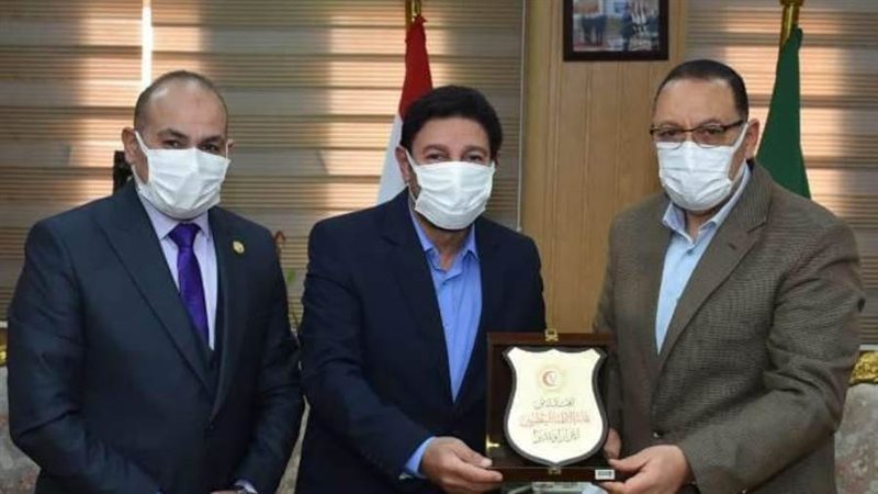 محافظ الشرقية خلال