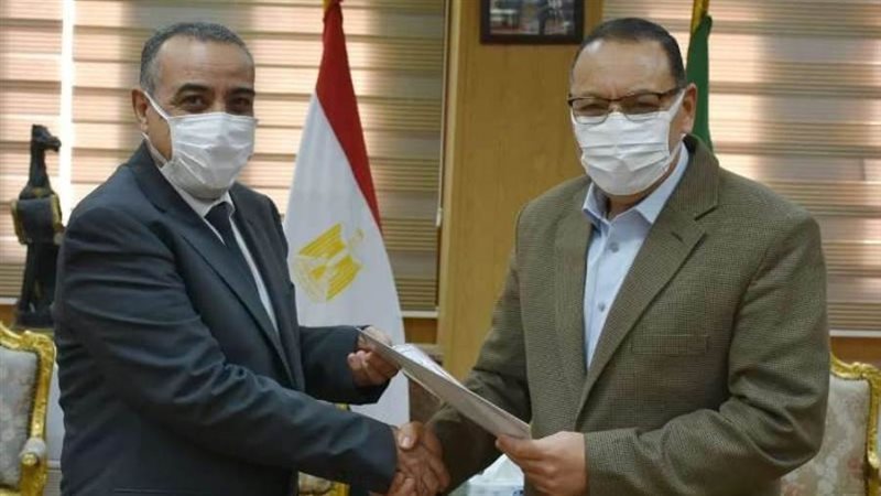 محافظ الشرقية وخبير