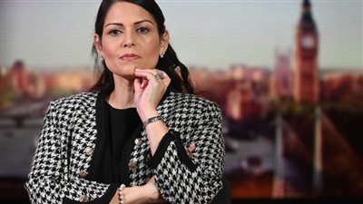 وزيرة الداخلية البريطانية تلتقي بمستشار الأمن القومي النيجيري