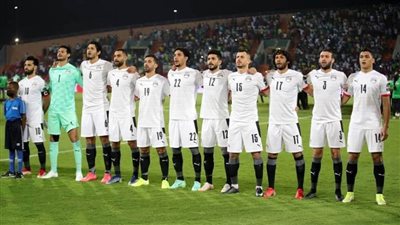 المنتخب الوطني بالزي الأبيض أمام الكاميرون 