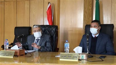 محافظ المنيا يناقش آليات دعم وجذب القطاع الخاص والمستثمرين وتوفير فرص عمل
