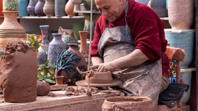 محافظة القاهرة ووزارة السياحة تبحثان تعظيم الاستفادة من قرية الفواخير