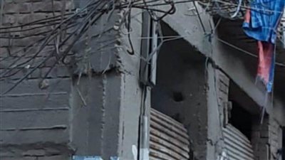 حي غرب يزيل الخطورة الداهمة بعقار بكرموز حفاظا على المواطنين 