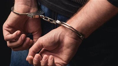 ضبط شخصين لقيامهما بتصنيع المواد المخدرة والإتجار بها بالقاهرة